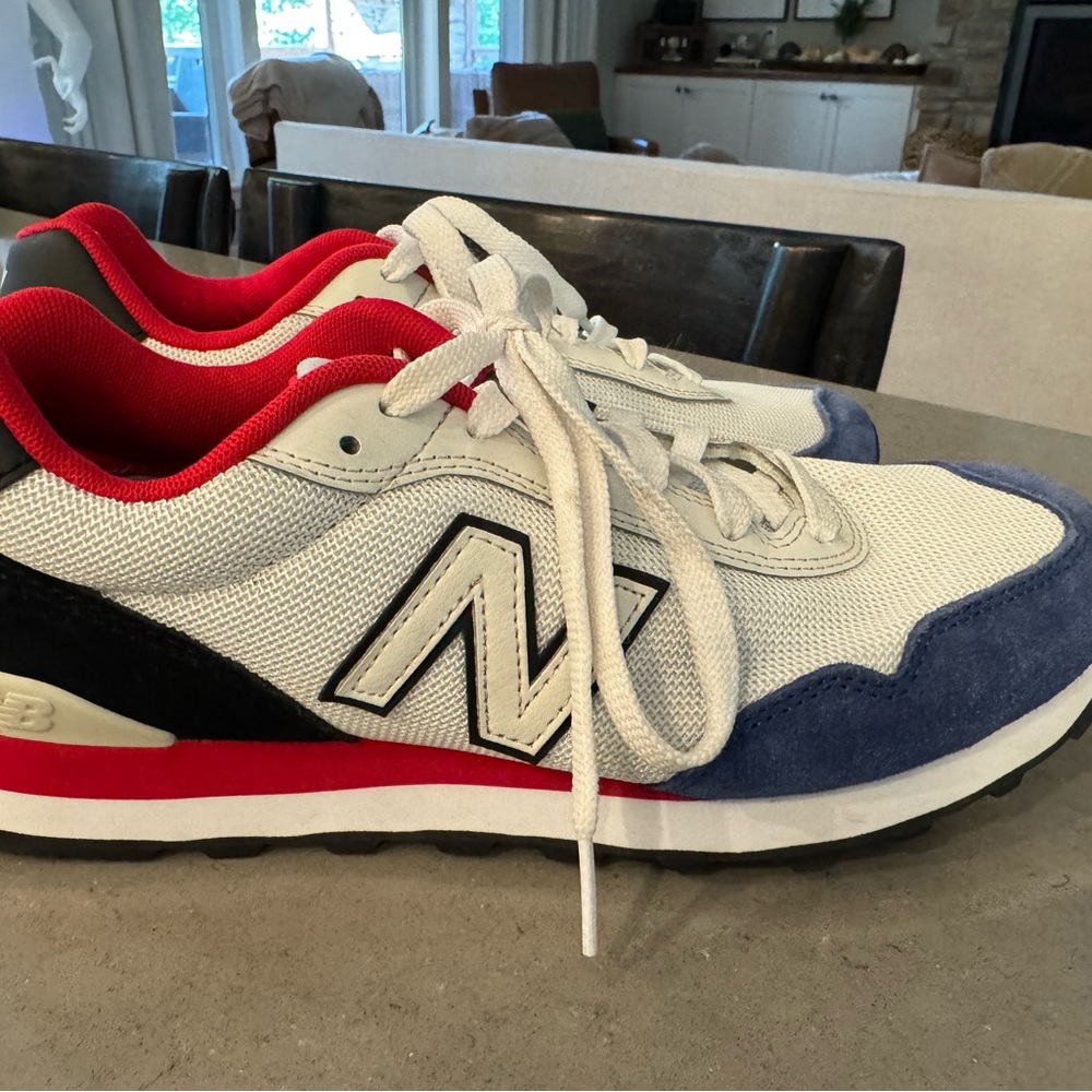 Men’s New Balance 515- White and Navy Sneakers with Red Trim. Size 8
